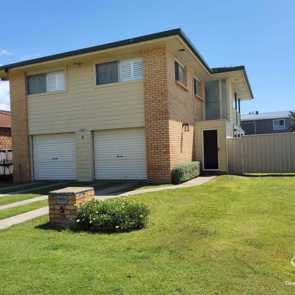 Spacious family home on large block! - Photo 1