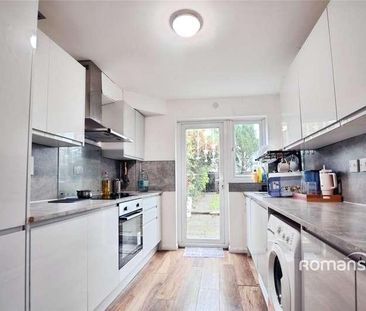 Brambles Farm Drive, Uxbridge, UB10 - Photo 4