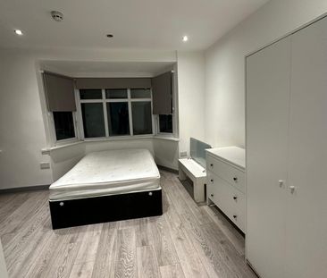 Self contained studio ideal for single or couple- 1200 pcm inclusiv... - Photo 5