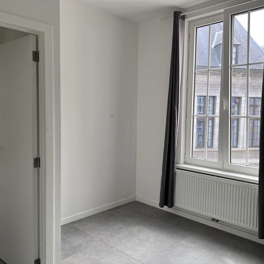 Volledig gerenoveerd hoekappartement in hartje Antwerpen - Photo 1