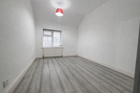 3 Bedroom House To Let - HP12 - Photo 3