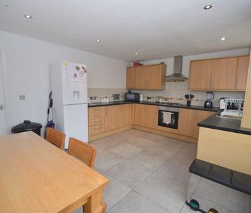 3 bedroom semi-detached house to rent - Photo 6