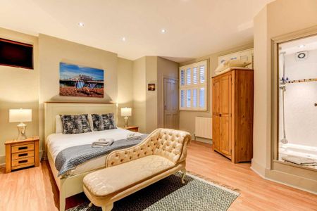 3 bedroom flat to rent - Photo 5