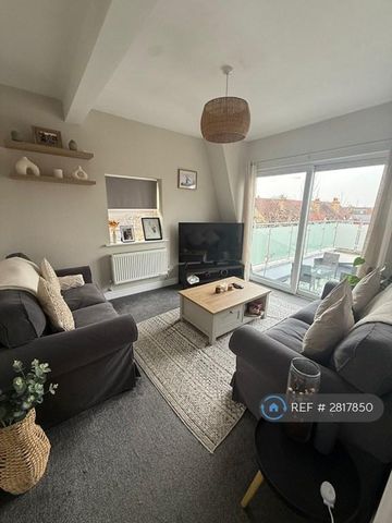 2 bedroom flat to rent - Photo 2