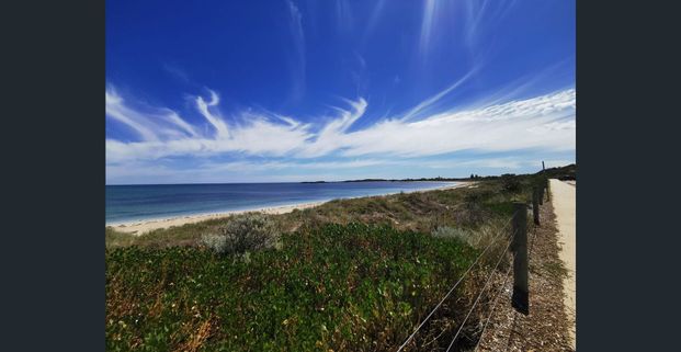BEACHSIDE BEAUTY! - Photo 1
