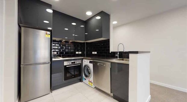 Vibrant city living! - Photo 1