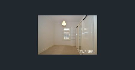 Stylish 3 Bedroom Home - GREAT LOCATION! - Photo 3