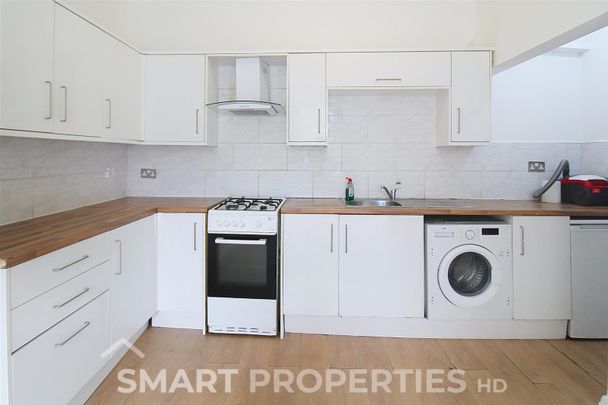 Lockwood Road, Huddersfield - Photo 1
