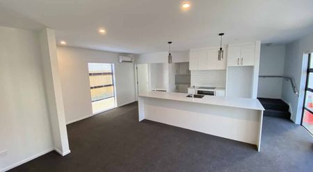 Beautifully Designed Townhouse - Photo 4