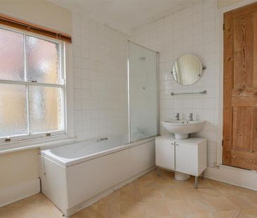 3 bedroom end of terrace house to rent - Photo 4