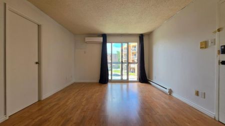 Appartement à louer - Laval (Chomedey) (Place Renaud) - Photo 4