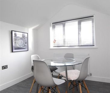 3 bedroom flat to rent - Photo 4