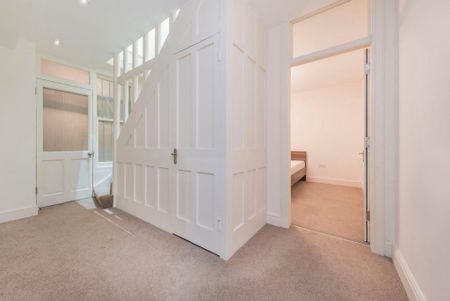 3 bedroom flat to rent - Photo 4