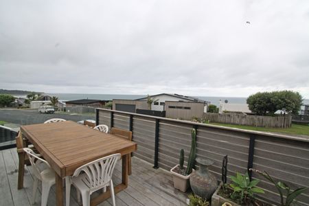 Oakura Village Lifestyle & Sea Views - Photo 4