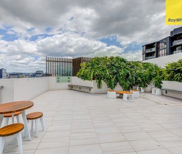 Conveniently Located Two Bedroom Apartment - Photo 6