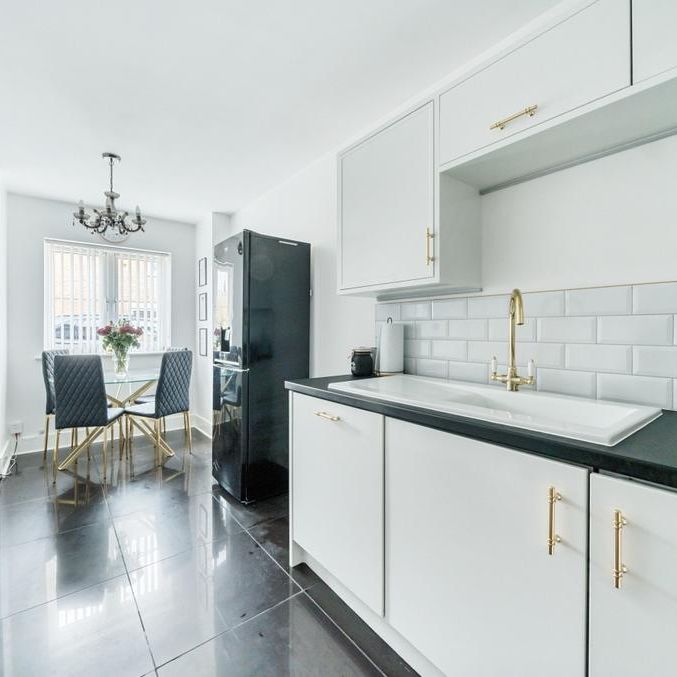 3 bedroom terraced house to rent - Photo 1