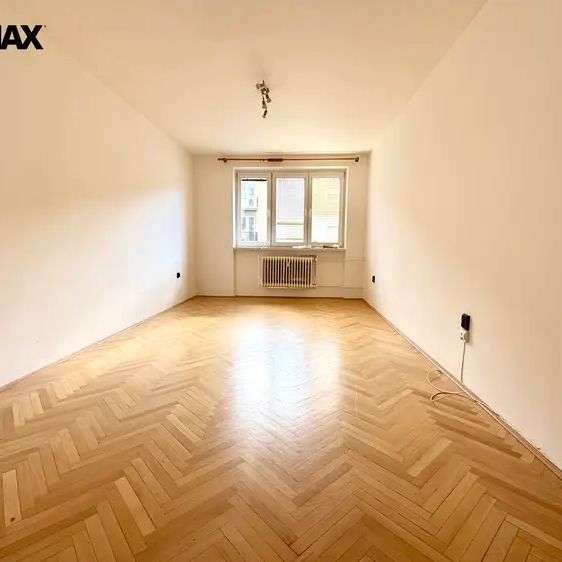 Podnájem cihlového bytu 2+1 s balkonem ve Vyškově - Photo 1