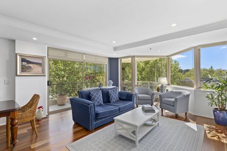 Crown Gardens – Sophisticated North-Facing Residence - Photo 4