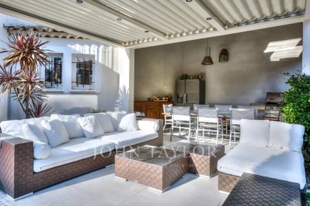 Maison à louer Mougins, Cote d'Azur, France7 500 EUR / Mois - Photo 3