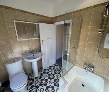 3 bedroom semi-detached house to rent - Photo 5