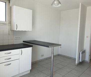 Location Appartement 3 pièces 82m² NIMES 30900 - Photo 2