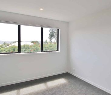 Stylish, Brand New Townhouse in Mangere Bridge - Photo 2