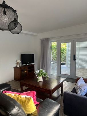 Fully furnished modern unit - Photo 1