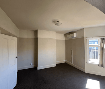 Large One Bedroom Unit - Photo 3