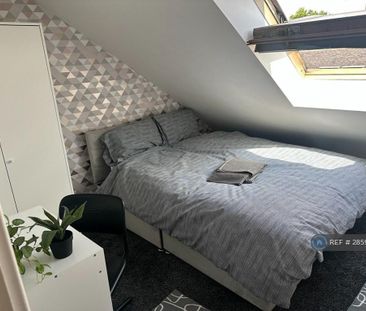 1 bedroom in a flat share to rent - Photo 4