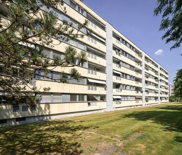 Geräumige und zentrale 4.5-Zimmerwohnung - Photo 2