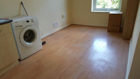 1 bedroom property to rent - Photo 2