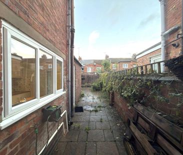 3 bedroom terraced house to rent - Photo 2