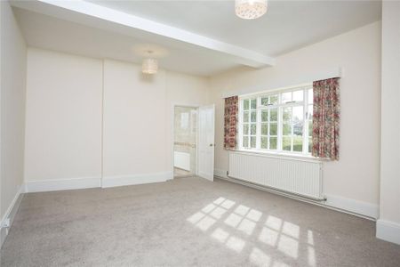 5 bedroom detached house to rent - Photo 3