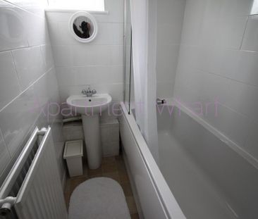 1 bedroom in a flat share to rent - Photo 5