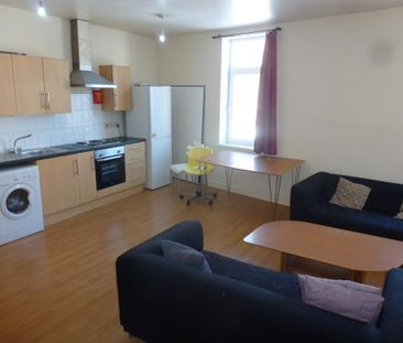 2 bedroom flat to rent - Photo 4