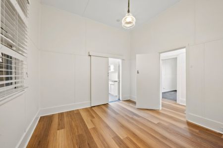 Convenient 2 Bedroom Home in Prime Location - Photo 3