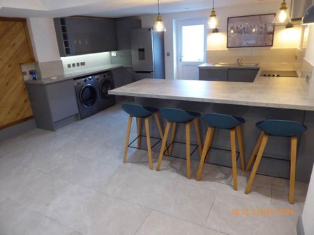 2 bedroom terraced house to rent - Photo 5