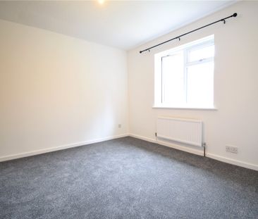 3 bedroom House in Water Lane, Farnborough - Photo 5