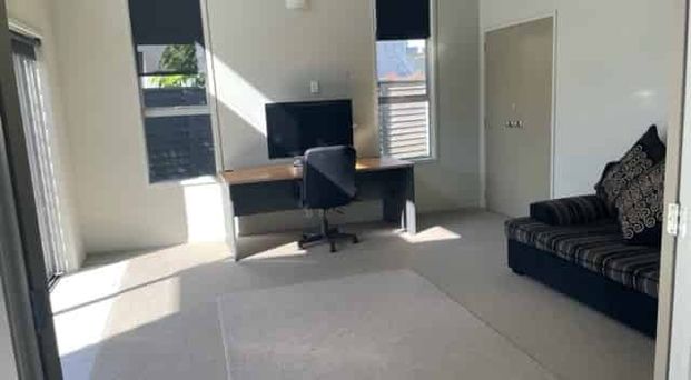 Large Modern house in good neighbourhood - Photo 1