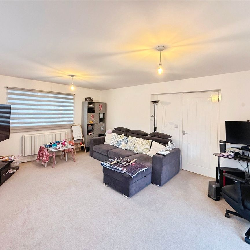 2 bedroom bungalow to rent Coverack Close, Northampton, Northamptonshire, NN4 - Photo 1