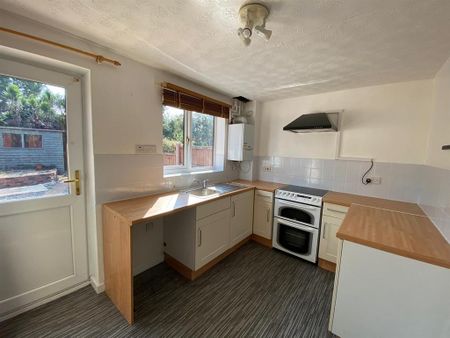 2 bedroom semi-detached house to rent - Photo 4