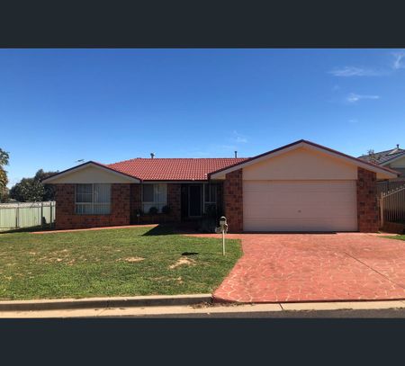 11 Wisteria Place, Orange, NSW 2800 - Photo 2