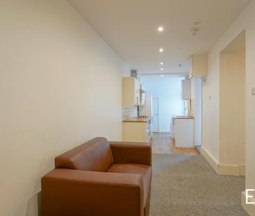 3 bedroom flat to rent - Photo 1
