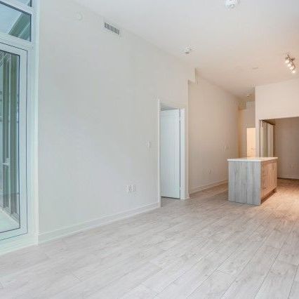 For Lease - 27 Bathurst Street Unit# 815W, Toronto, Ontario - Photo 1