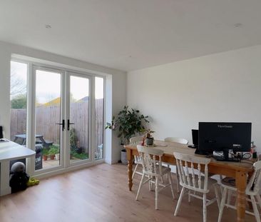 3 bedroom terraced house to rent - Photo 2