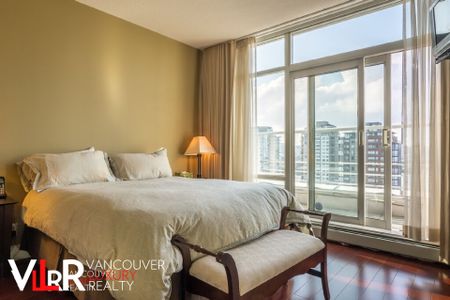 Penthouse in Downtown Vancouver, BC - Photo 2