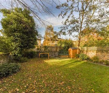 A beautifully presented six bedroom family home on Carlton Hill - Photo 2