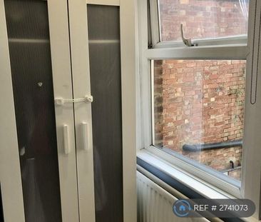 4 bedroom end of terrace house to rent - Photo 5