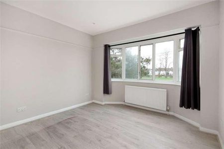 Carlingford Gardens, London, CR4 - Photo 4