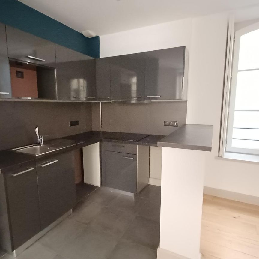 location Appartement F2 DE 57.2m² À NIMES - Photo 1